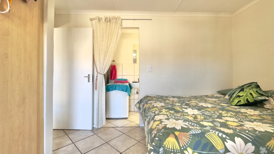 To Let 1 Bedroom Property for Rent in Whispering Pines Western Cape
